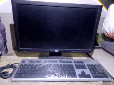 HP Compaq LE2002x 20 Inch LCD Monitor + Keyboard