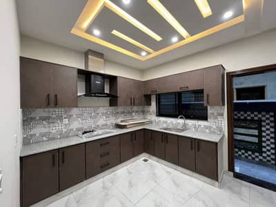 10 MARLA BRAND NEW HOUSE FOR SALE