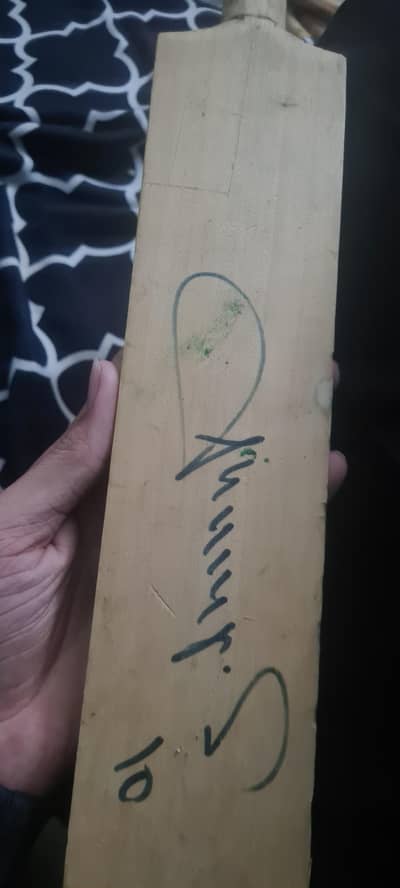 bat sign of shahid afridi