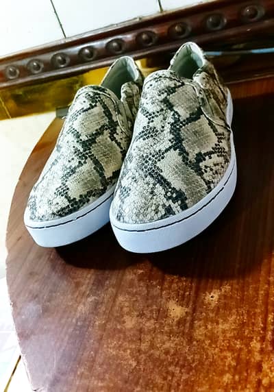 CLARKS Brand New (Luxurious)