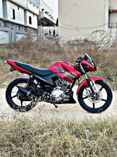 Yamaha ybr 17 model.