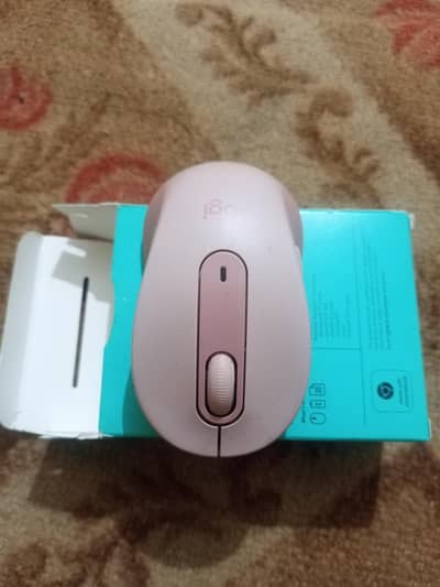 Logitech M650 Signature Bluetooth Wireless mouse