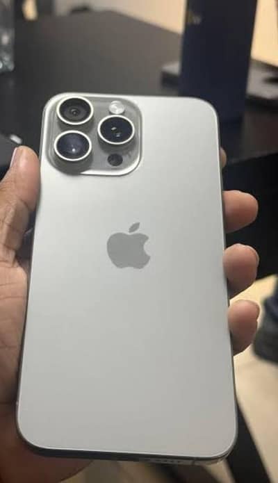 iPhone 15 pro Max natural titanium