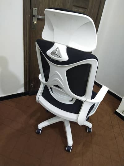 computer chair/ Adjustable/ white and black