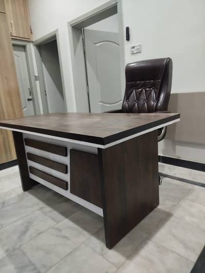 Executive Table in Excellent Condition