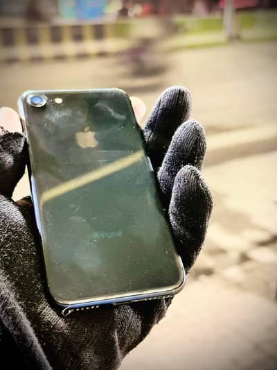 I phone 8 64gb non pta all ok hai condition bhi 10/10 hai