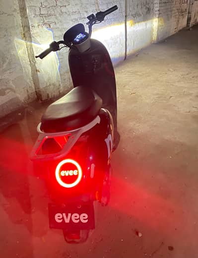 Evee scooty