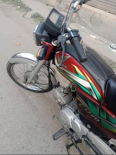 one hand use CD 70 good condition