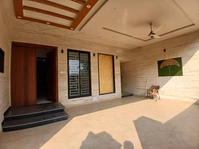8 Marla Beautiful House For Rent in Eden Gardens Pic's Not Real
