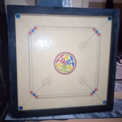 Carrom board