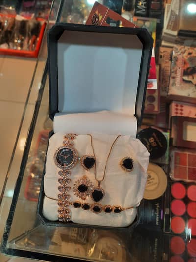 Watch ⌚ +Jewelry set