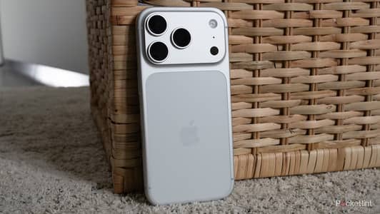 iPhone 17 pro max silver