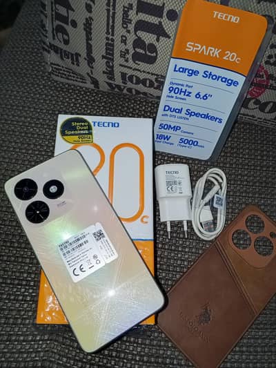 Tecno spark 20c 8/128 for sale + box + charger 10 by 10 condition