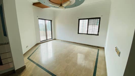 10 marla Outstanding Upper Portion In NASHEMAN E IQBAL PHASE 1