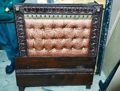 singal bed hai par bara hai size