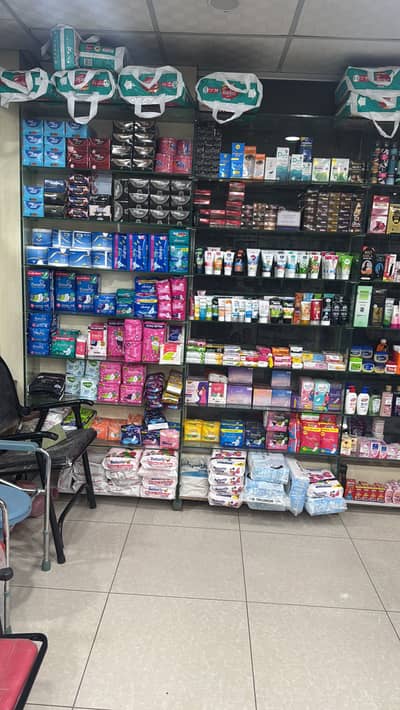 Helper salesman shelfboy