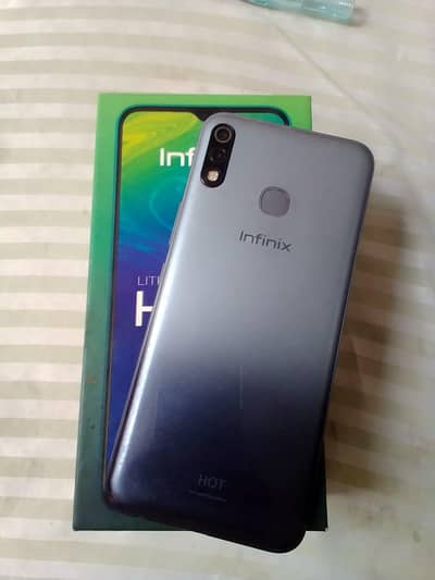 Infinix hot 8 lite 2 32 with box