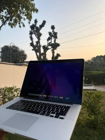 MacBook Pro 2015 Mid 500gb SSD 16gb Ram