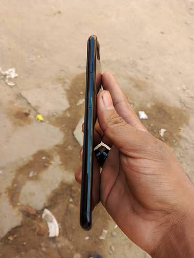 iPhone 7 plus pta approved all ok sirf back lenz ni hai toot gya