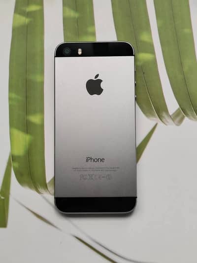 iphone 5S 64GB full box Whatsapp no 03414895928