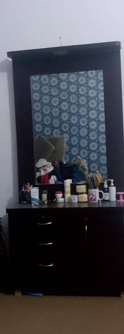 wooden dressing table with led bulb