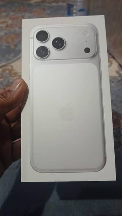 17 Pro max 256 Silver JV Non active