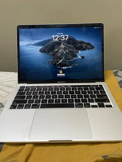MacBook M1(2020) 8GB RAM/256 SSD, 13.3 inches display
