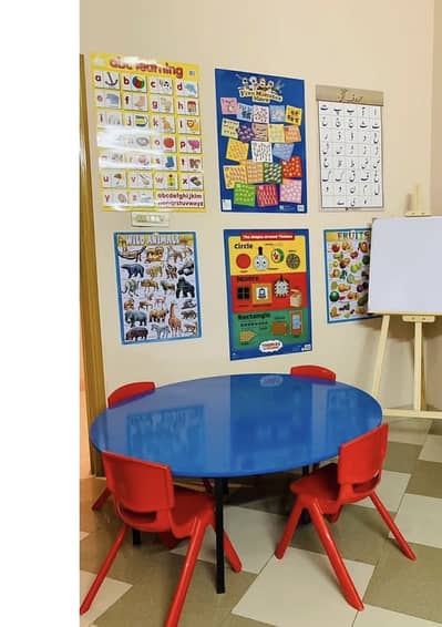 Kids table and chair in excellent condition