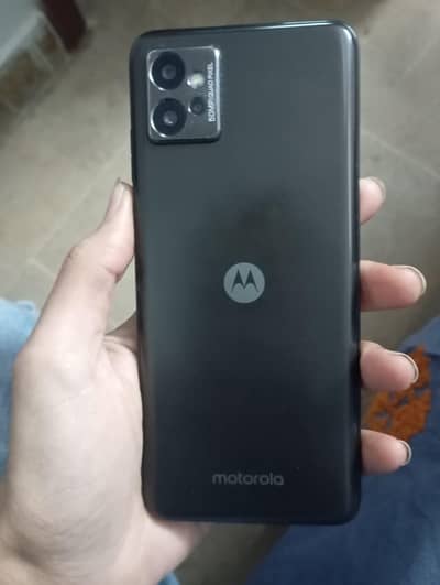selling my Motorola g32 hai add read