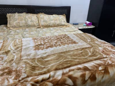 2 single beds + 2 single mattress (Molty)