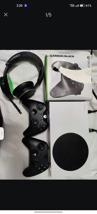 xbox series s 512 gb ssd with 2 original controller and headphones