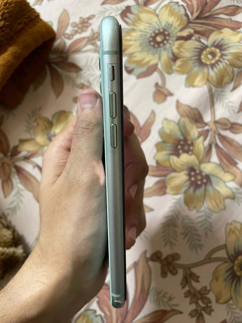 Apple iPhone 11 3