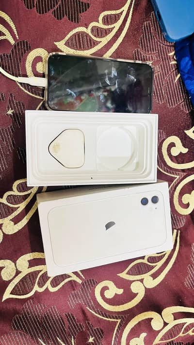 iphone 11 128GB with BOX and CHARGER