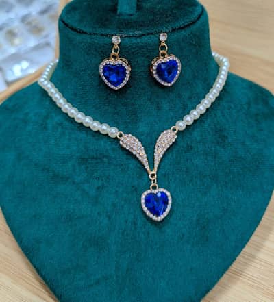 elegant pearl necklace