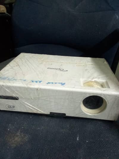 WE HAVE ALL KINDS OF PROJECTORS AVAILBLE IN DUBAI IMPORT 03152965654