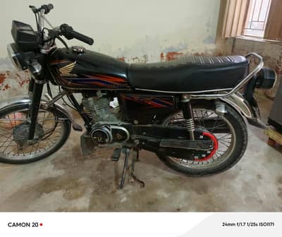Honda 125 black color
