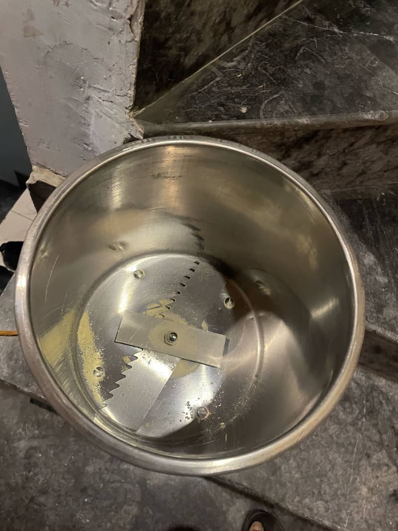 Professional Grander machine 1