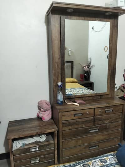 good condition bad derecing almari 3door