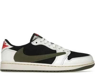 Size: 42_43 Condition 10/10. Extremely Rare Article in thrift.