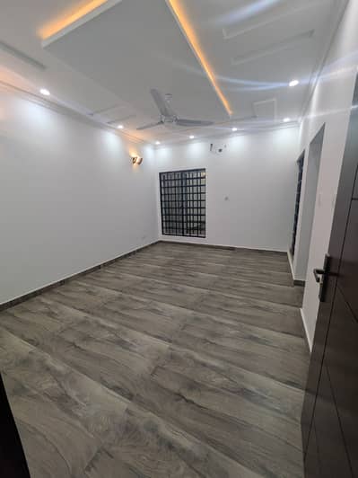 GULBERG RESIDENCIA 7M UPPER FLOOR 4 RENT