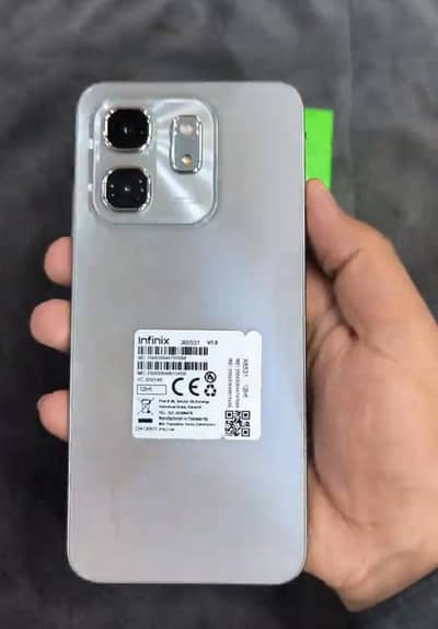 6+6=128 condition 10/10 abi waranti hai 7 mah with Box charger