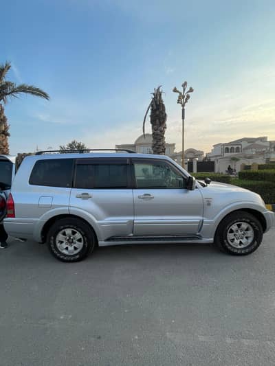 Pajero 4x4 Fully Automatic 7 seater with Sunroof Heating Seats 3.4L