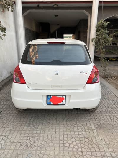 Suzuki swift DLX 2015