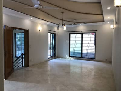 1 Kanal Upper Portion with Separate Gate in DHA Phase 4 Near Commercial Market