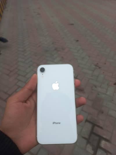 iPhone xr (factory unlock )