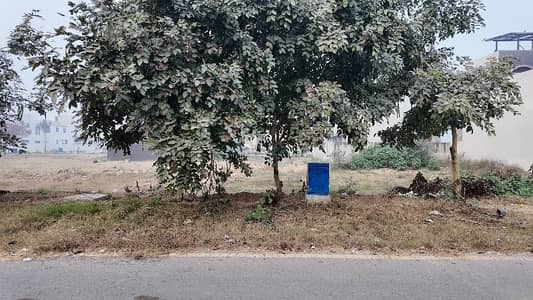 10 MARLA HOT LOCATION PLOT FOR SALE PLOT NO 2200 BLOCK U