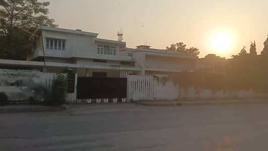 Corner 103 Marla Building In Shah Jamal Is Available For sale