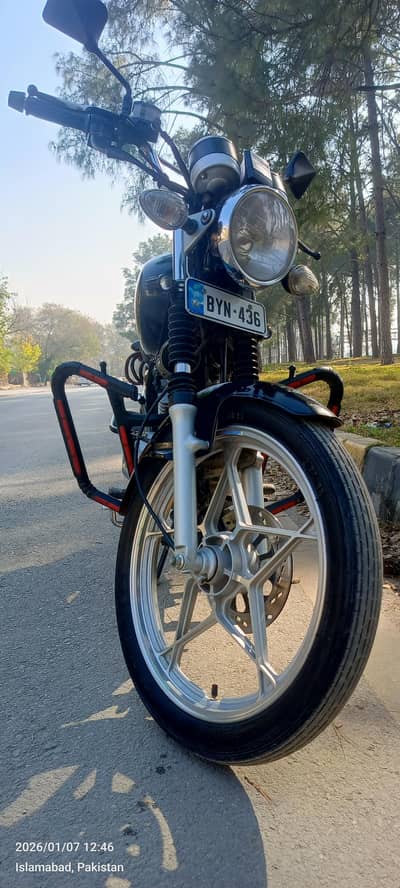 Suzuki bike for sale in good condition only bye drive it's. .