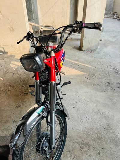 United 70 2023 motorcycle for sale 9/10 condition