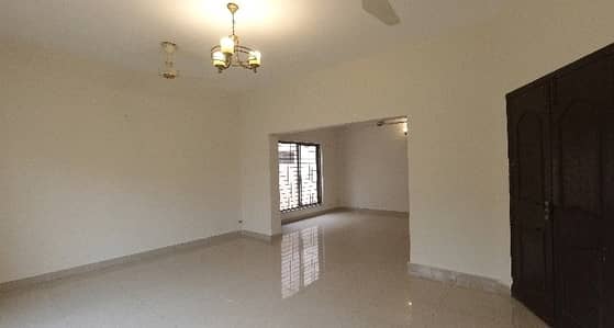 15 Marla House In Askari Of Lahore Is Available For sale